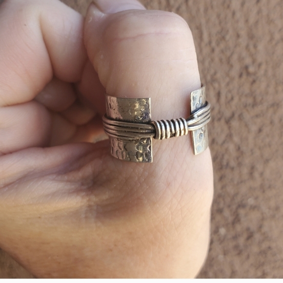 New Unique Twisted Silver Band Ring. - Picture 10 of 16